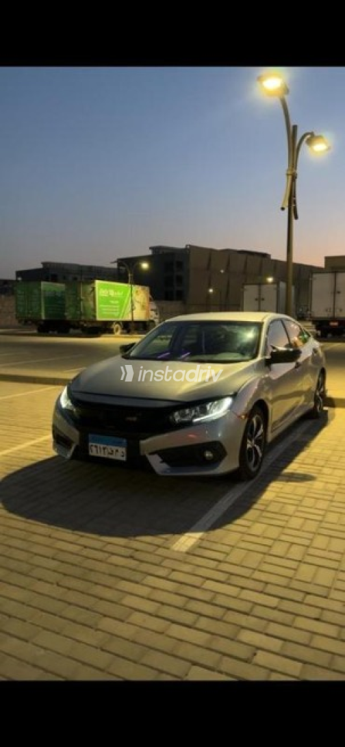 Honda Civic 2019 Silver Automatic Used for Sale in Madinaty - 9