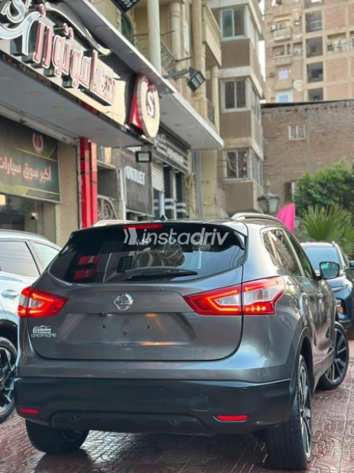 Nissan Qashqai 2018 Gray Automatic Used for Sale in Faiyum - 2