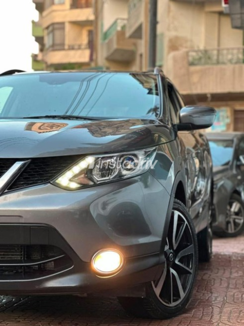 Nissan Qashqai 2018 Gray Automatic Used for Sale in Faiyum - 4