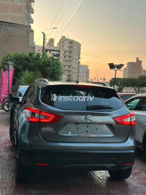 Nissan Qashqai 2018 Gray Automatic Used for Sale in Faiyum - 5