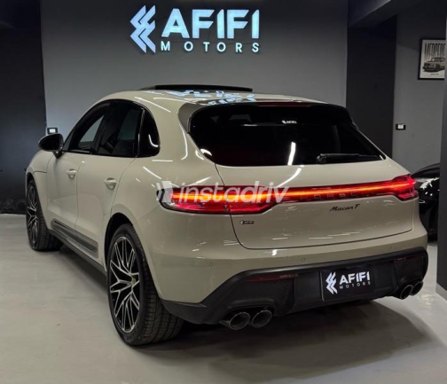 Porsche Macan 2023 Silver Automatic Used for Sale in Cairo - 3