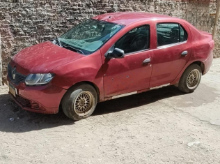 Renault Logan 2017 Red Manual Used for Sale in Cairo