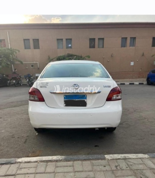 Toyota Yaris 2009 White Automatic Used for Sale in Cairo - 4