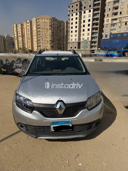 Renault Sandero Step Way 2016 Silver Automatic Used for Sale in Greater Cairo ( Cairo + Giza) - 1