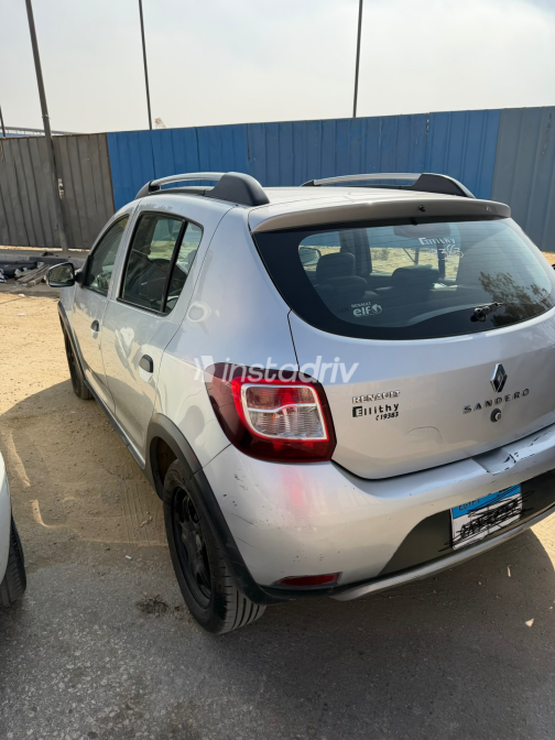Renault Sandero Step Way 2016 Silver Automatic Used for Sale in Greater Cairo ( Cairo + Giza) - 4