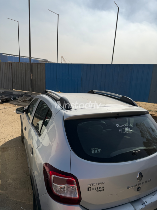 Renault Sandero Step Way 2016 Silver Automatic Used for Sale in Greater Cairo ( Cairo + Giza) - 6