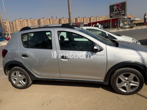 Renault Sandero Step Way 2016 Silver Automatic Used for Sale in Greater Cairo ( Cairo + Giza) - 8