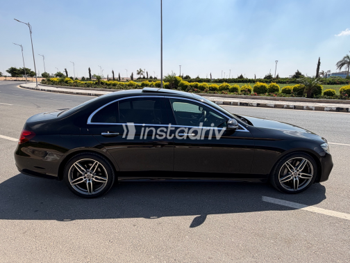 مرسيدس E 300 2020 أسود أوتوماتيك مستعملة للبيع في القاهرة الكبرى ( القاهرة - الجيزة) - 1
