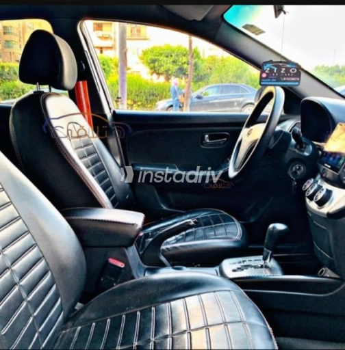 Hyundai Elantra HD 2018 Silver Automatic Used for Sale in Nasr city - 7