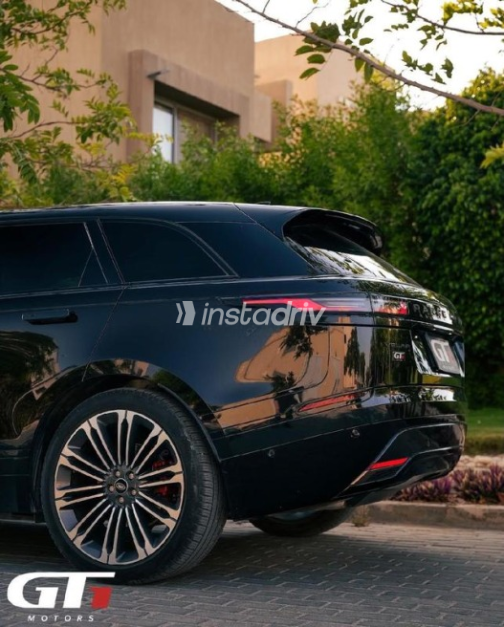 Land Rover Velar 2024 Black Automatic Used for Sale in Sheikh Zayed City - 7