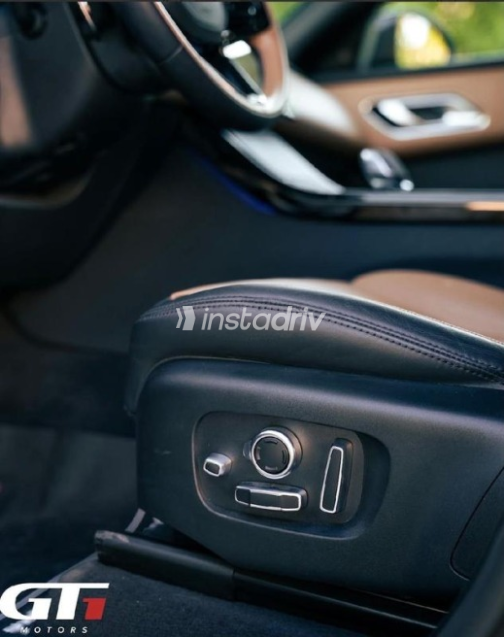 Land Rover Velar 2024 Black Automatic Used for Sale in Sheikh Zayed City - 9