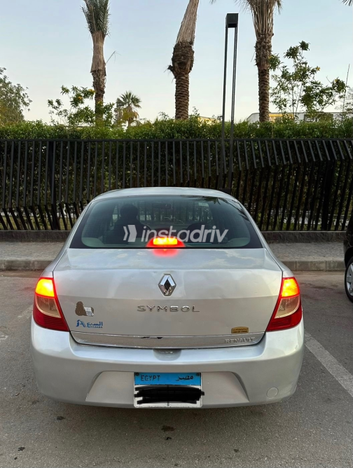 Renault Symbol 2010 Silver Automatic Used for Sale in Greater Cairo ( Cairo + Giza) - 4