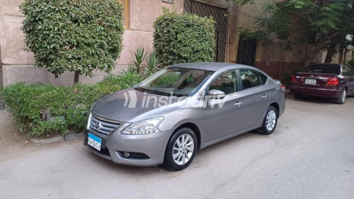 Nissan Sentra 2017 Bronze Automatic Used for Sale in Helwan - 4