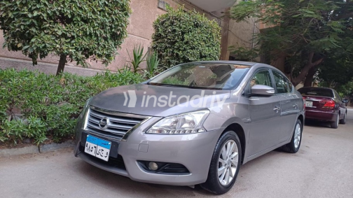Nissan Sentra 2017 Bronze Automatic Used for Sale in Helwan - 6