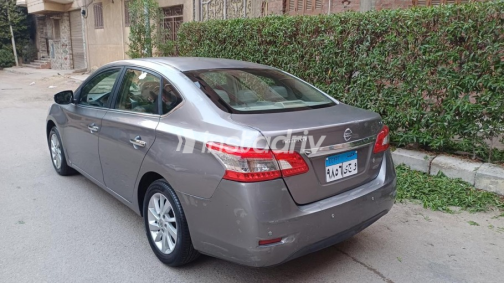 Nissan Sentra 2017 Bronze Automatic Used for Sale in Helwan - 8