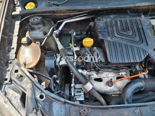 Renault Logan 2015 Black Manual Used for Sale in Sheraton - 9