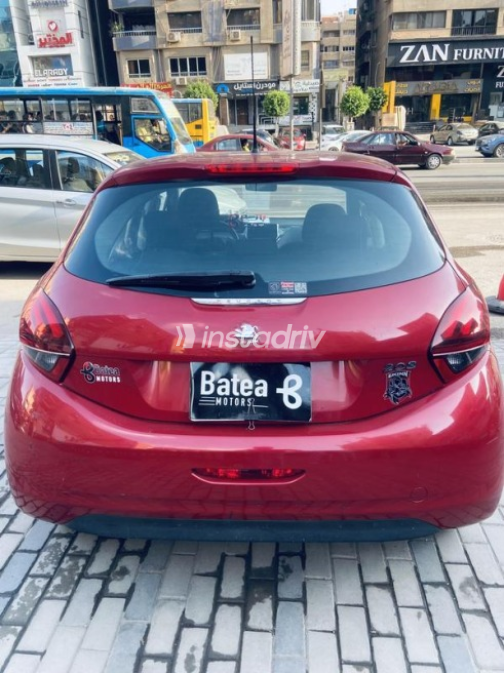 Peugeot 208 2015 Red Automatic Used for Sale in Cairo - 2