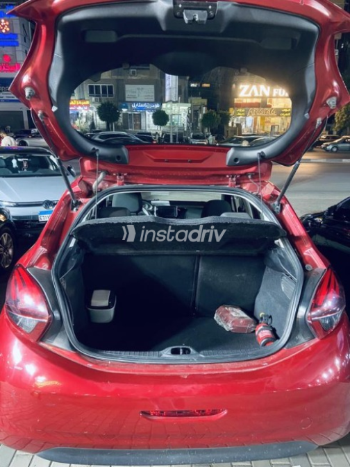 Peugeot 208 2015 Red Automatic Used for Sale in Cairo - 5