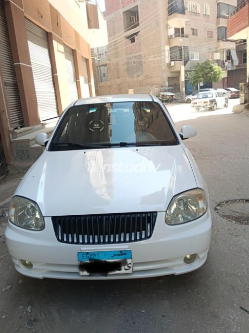 هيونداي فيرنا 2011 فضي أوتوماتيك مستعملة للبيع في أسيوط - 1