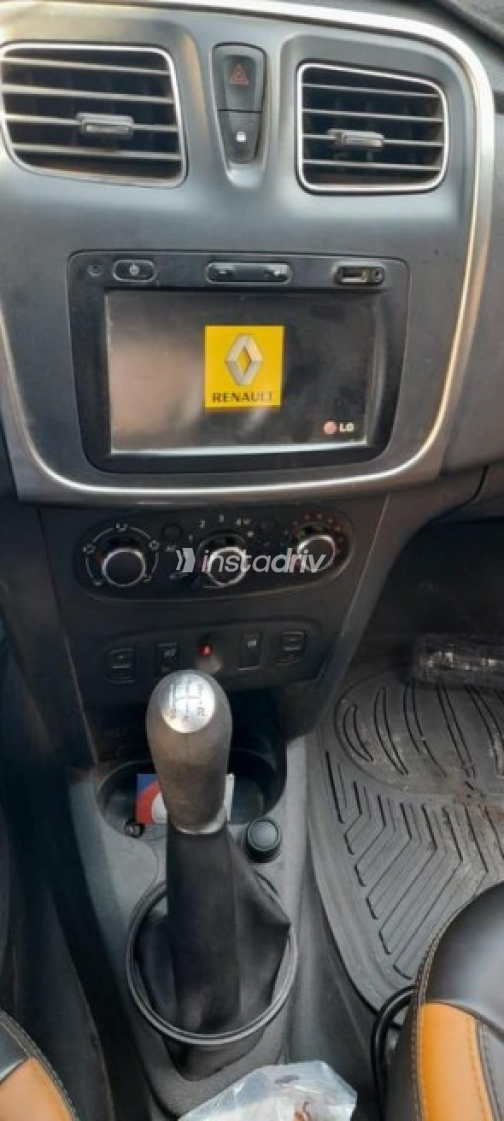 Renault Sandero Step Way 2015 Blue Manual Used for Sale in Faiyum - 6