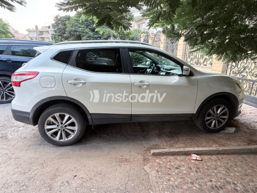 Nissan Qashqai 2017 White Automatic Used for Sale in Greater Cairo ( Cairo + Giza) - 2