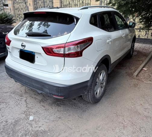 Nissan Qashqai 2017 White Automatic Used for Sale in Greater Cairo ( Cairo + Giza) - 3