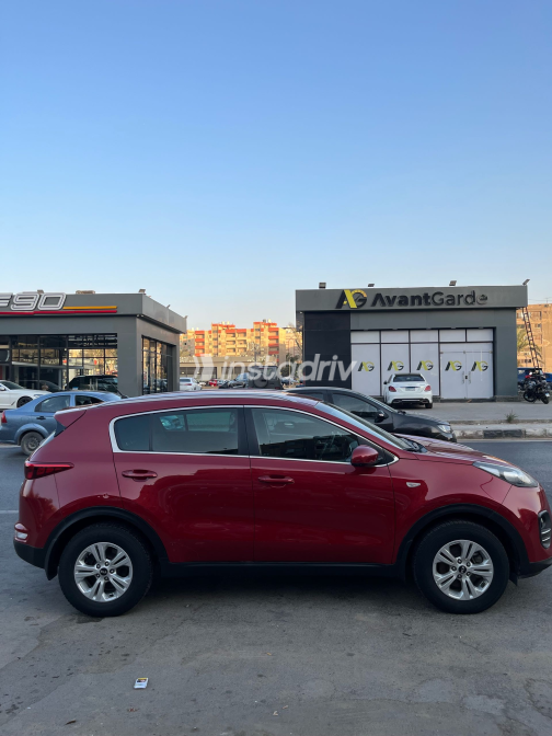 Kia Sportage 2017 Red Automatic Used for Sale in Greater Cairo ( Cairo + Giza) - 9