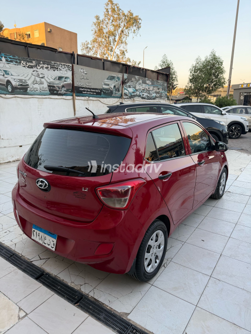 Hyundai I10 2017 Red Automatic Used for Sale in Greater Cairo ( Cairo + Giza) - 4