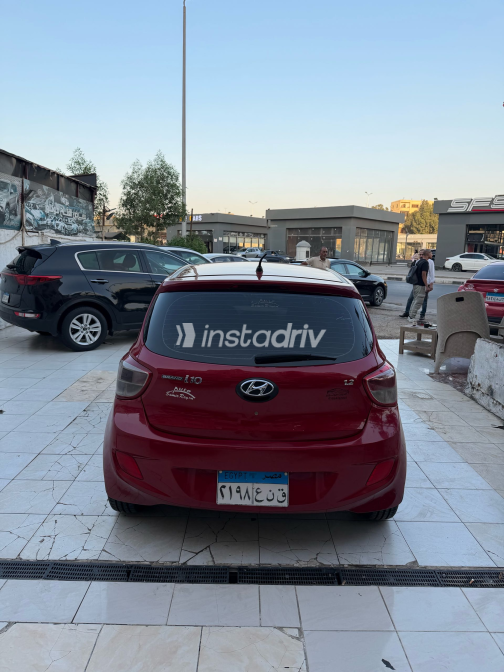 Hyundai I10 2017 Red Automatic Used for Sale in Greater Cairo ( Cairo + Giza) - 6