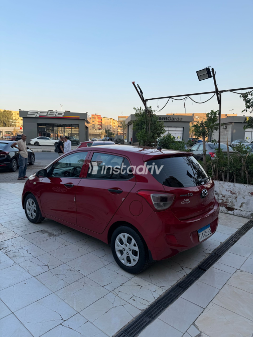 Hyundai I10 2017 Red Automatic Used for Sale in Greater Cairo ( Cairo + Giza) - 7