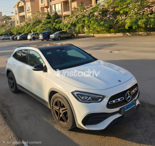 Mercedes GLA 200 2021 White Automatic Used for Sale in Greater Cairo ( Cairo + Giza) - 2