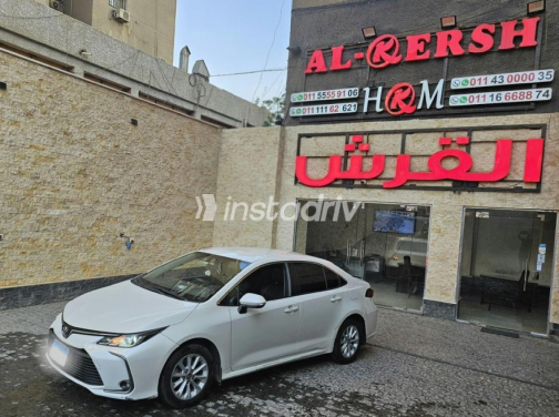 تويوتا كورولا 2021 أبيض أوتوماتيك مستعملة للبيع في مدينة نصر - 3