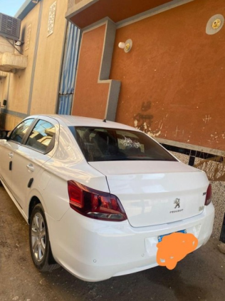 بيجو 301 2021 أبيض أوتوماتيك مستعملة للبيع في قنا