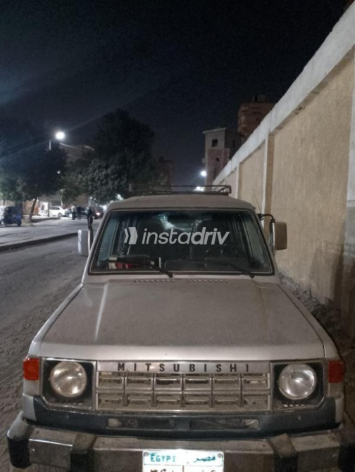 Mitsubishi Pajero 1990 Silver Manual Used for Sale in Cairo - 1