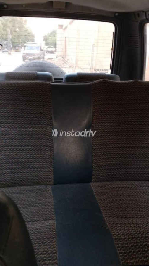 Mitsubishi Pajero 1990 Silver Manual Used for Sale in Cairo - 7