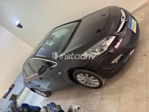 Opel Astra 2017 Eggplant Automatic Used for Sale in Helwan - 1