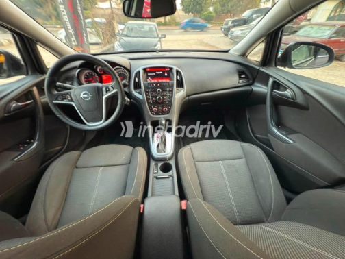 Opel Astra 2017 Eggplant Automatic Used for Sale in Helwan - 5