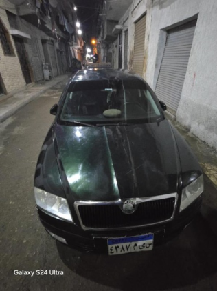 سكودا اوكتافيا A5 2005 أخضر غامق يدوي مستعملة للبيع في الإسكندرية