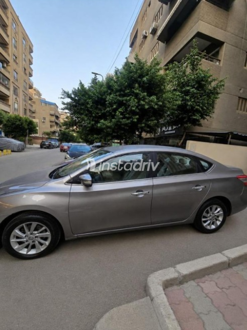 Nissan Sentra 2017 Silver Automatic Used for Sale in Nasr city - 3