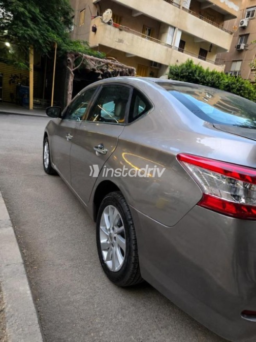 Nissan Sentra 2017 Silver Automatic Used for Sale in Nasr city - 5