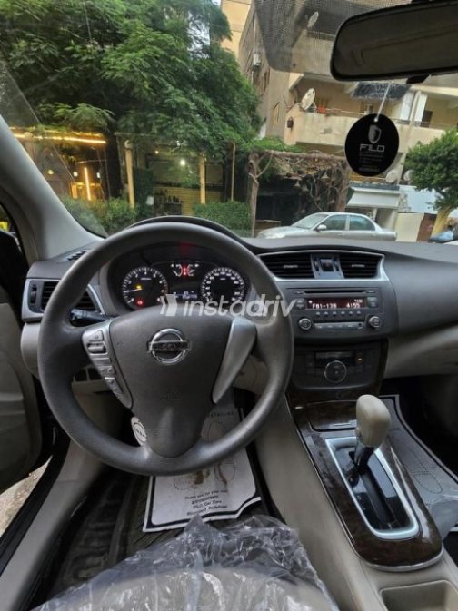 Nissan Sentra 2017 Silver Automatic Used for Sale in Nasr city - 6