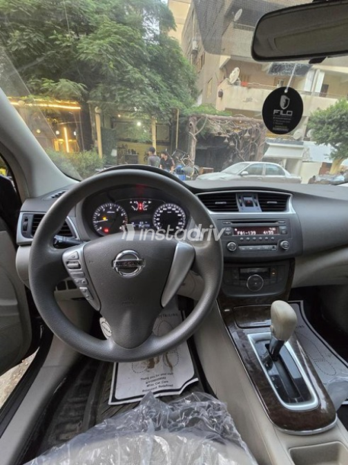 Nissan Sentra 2017 Silver Automatic Used for Sale in Nasr city - 10