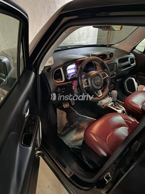 Jeep Renegade 2017 Black Automatic Used for Sale in Greater Cairo ( Cairo + Giza) - 6
