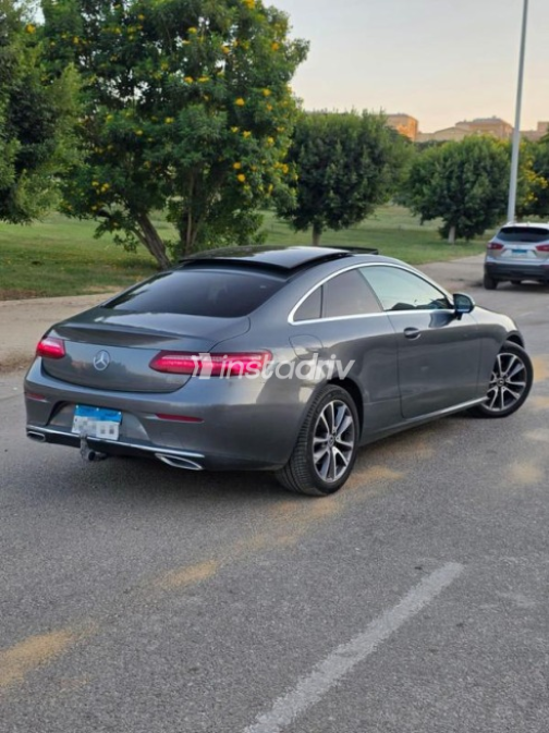 Mercedes E 200 2020 Gray Automatic Used for Sale in Cairo - 3
