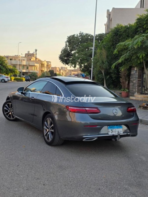Mercedes E 200 2020 Gray Automatic Used for Sale in Cairo - 4