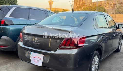 بيجو 301 2020 فضي أوتوماتيك مستعملة للبيع في مصر الجديدة - 3