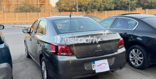 بيجو 301 2020 فضي أوتوماتيك مستعملة للبيع في مصر الجديدة - 4
