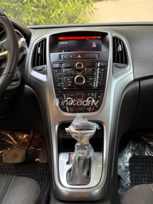Opel Astra 2019 Silver Automatic Used for Sale in Heliopolis - 6