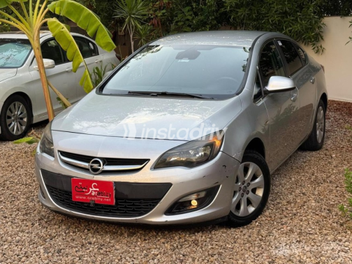 Opel Astra 2019 Silver Automatic Used for Sale in Heliopolis - 7