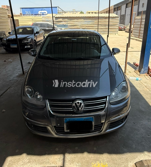 Volkswagen Jetta 2010 Gray Automatic Used for Sale in Greater Cairo ( Cairo + Giza) - 3